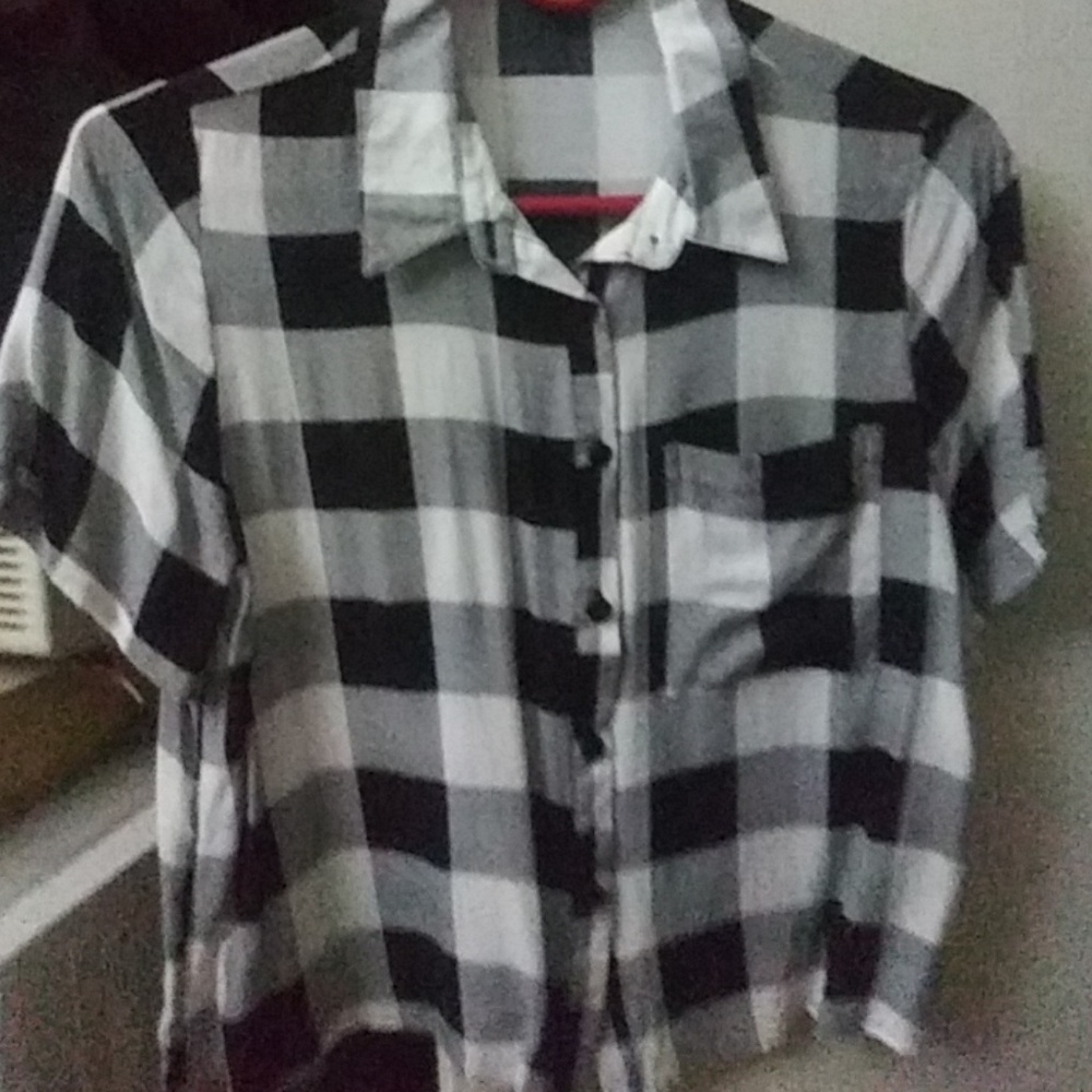 Love Notes size SMALL black and white buttow down